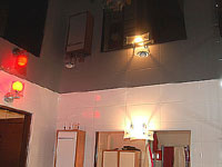 фотография натяжного потолка в ванной комнате черного цвета